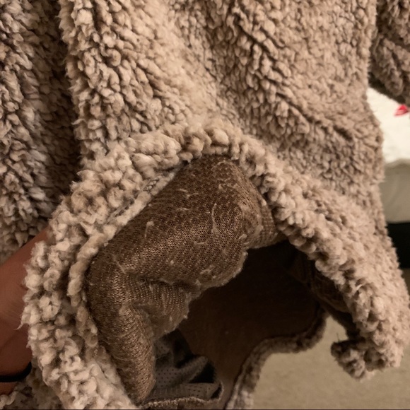 Large Fluffy Jacket - Picture 4 of 5